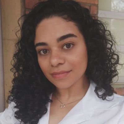 Comunista • interna de medicina • fã do SUS e da banda calcinha preta