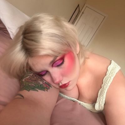22. she/her. deactivated at 4.2k. $5 dm fee. $20 lifetime access paid priv: @cinnapookie_pd.