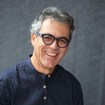 Arquitecto y Urbanista. Investigador sobre los temas de la ciudad, la región y el territorio.