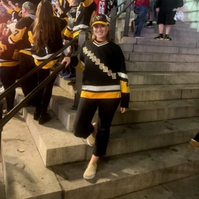 nikkib845's profile picture. New Yorker / ATLien / Yinzer. Collector of vinyl and books. CrossFitter. 13.1(x3) ✌️