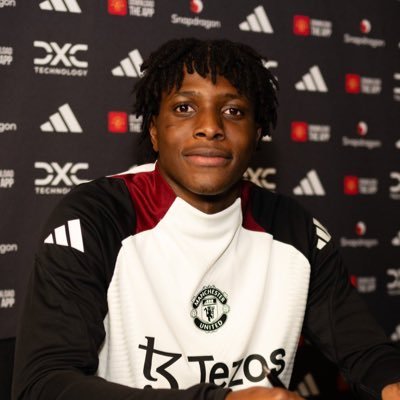 larra29dhddu's profile picture. Grass stains and glory ⚽🏟️