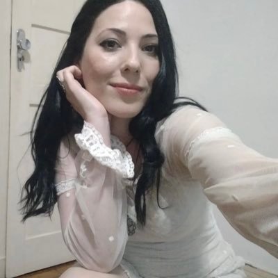 Horror/sci-fi lover. Not into sports. All round weirdo 🤣 no hate or bigotry allowed