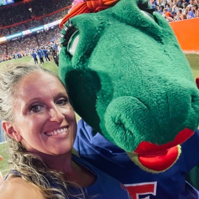 🇺🇸 INSPIRE A GENERATION!! 🐊 #GatorNation 🏥 💍🤴👧 (FamILY) 🧡💙🧡💙