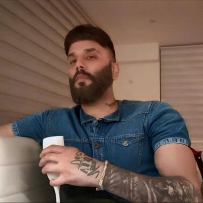 Music Producer signed to VIP Records. Worked for Universal/BBC/Tips Music/Cashmoney. Produced many hit tracks | 👻 AvMusicProducer | Boxing Man | WestHam Fan ⚒️