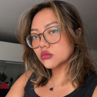 kaylidebacker's profile picture. im here to complain and like political memes