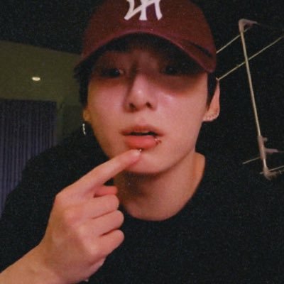 jeonscn's profile picture. negative and the positive bringing us closer