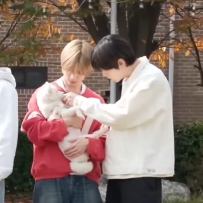 하이 인사는 해야지. 안녕 안녕~?? 오 수빈이형 하이!! 수빈이형 안녕~~!!!! 인 사 최수빈 바보 저기요 수빈이형 안녕!!!??????😃수빈이형 하이~~~~ 수빈이형 안녕 라이브 켰네 ㅎㅎ 오 오늘 수빈이형 잘생겼다~!!!!!!!