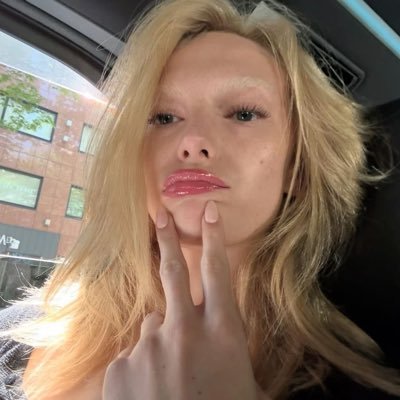 fourwdc's profile picture. ln ⁴ , ka ¹²