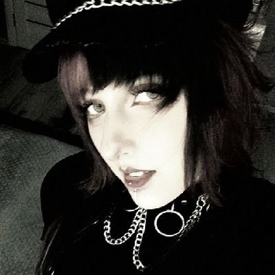 darkorrra's profile picture. ✰ ✰ ✰ she/they ⁀➷ vkei enthusiast 彡 beginner hearth witch  🌿 russians dni! .𖥔 ݁ ˖ free Ukraine! 🇺🇦 ART - @moakuyo 🍃