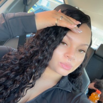 Theonlylexx_1's profile picture. mommy of 2 👑🧸