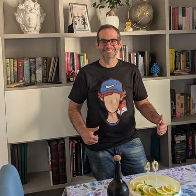 DonatoBdf85's profile picture. Giornalista e Copywriter. È incredibile come cambia la vita se la palla va oltre la rete o torna indietro, no? (cit.)

⚽🔴⚫🎾🦊👨‍🍳🎮🎶