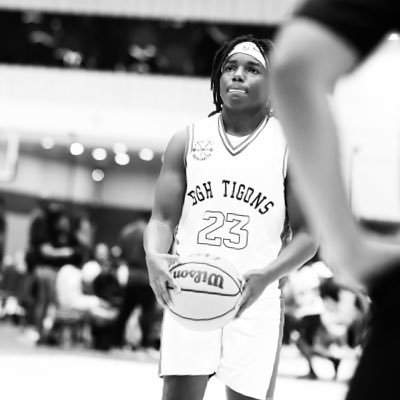 5'8 class of 2027 PG Saint Edwards High School
4.0 GPA