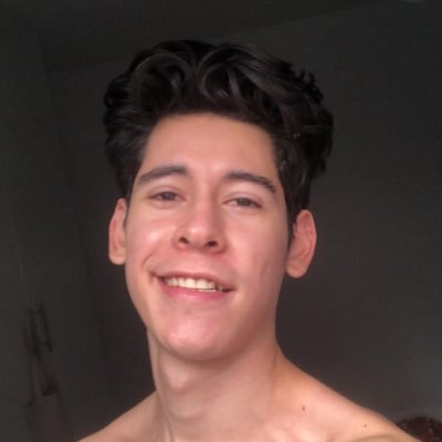 busco encuentros en Morelia Michoacán con chicos de mi edad 21 o similar todo discreto 🤘🏻