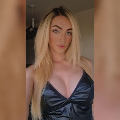 My OF is free rn, come say hi let's get to know each other 😏 https://t.co/jrHrmhmWBQ