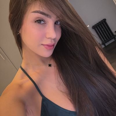 20 aninhos ✨ Cabelo castanho médio , pronta pra te conquistar e te encher de desejos deixo penetrar sem camisinha e faço boquete parafuso mais informações DM🩷