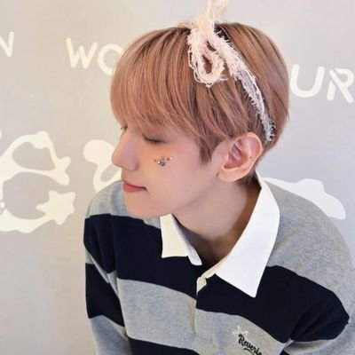 full time kyoong girl. shares about BAEKHYUN a lot. RENDEZVOUS SOTY.
saw the absolute loml. @B_hundred_Hyun. #QuadrupleMillhyunSeller 👑🖤🐶