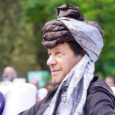 سانپ بھی ہوں، سجدہ گزار بھی —
ظالم کے مقابلے میں دُعا اور زہر دونوں لازم ہیں!
🐍🔥