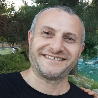 Minareler Süngü, Kubbeler Miğfer / Camiler Kışlamız Müminler Asker / Bu İlâhi Ordu Dinimi Bekler / Dillerde Tevhit Allahû Ekber