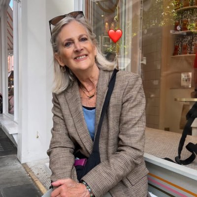 ClinicalPsychologist+Neuropsychologist+PhD Neurosciences (Edinburgh). Dana Hall. Bennington. I write about mental illness on @medium. Bleeding heart liberal.