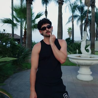 sc4rlovesbach's profile picture. ukyt lovebot who does not shut up🙇‍♀️