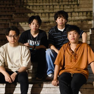 Vocal : MK / Guitar : Riku / Bass : Hiro / Drums : Ryota 広島の4ピースバンド 愛称は「ネオメモ」