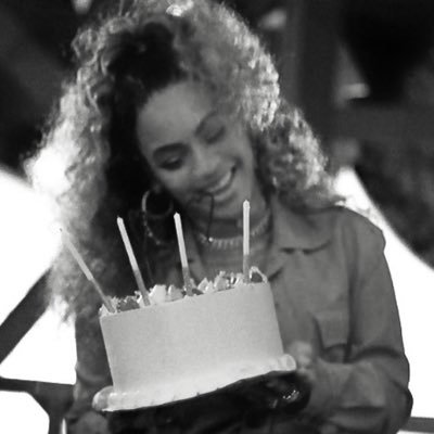 beyoncé looked at me. @mysticalstayxo3 💍🖤12.13.23. 7.17.23