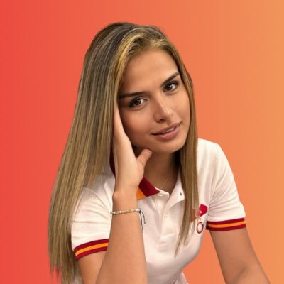 Bilirsin ki, 40 milyon insan gönül vermiştir; 45 bin kişi seninle birlikte tezahürat yapar. Ama sen, sadece sana ait olduğunu hissedersin. İşte o Galatasaray.