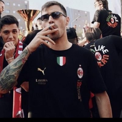 @ldacr || @BocaJrsOficial || @FCBarcelona || @acmilan
Vi a mi ídolo campeón del mundo.