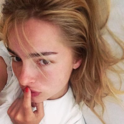 aerizly's profile picture. ⌗ need a cigarette to make me feel better