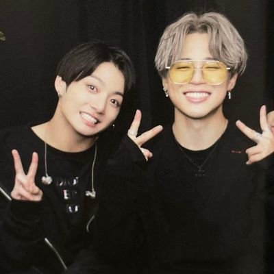 a vagabunda que ta falando do meu jimin sua piranha do caralho vem falar na minha cara pra ver se eu nao te rasgo todinha o desgraçada