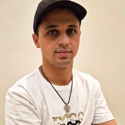 olivercavichiol's profile picture. De Guitarras Afinadas a Mentes Alinhadas
🎸 | Músico • Luthier
💰 | Investidor
🧠 | Voz que desperta Mentes
📩 | Parcerias e Projetos
(43) 99926-8289 WhatsApp