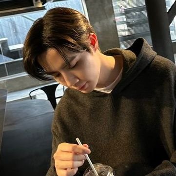 woncirus's profile picture. lost in her eyes.