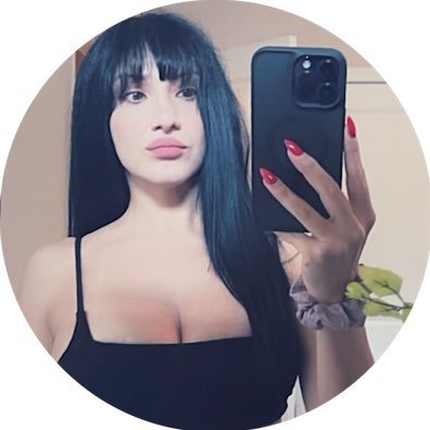 PROMOTE HATE 🖤 your fav e-bimbo to stay away from. 🙏🏼 Please be patient I have sociopathic tendencies.