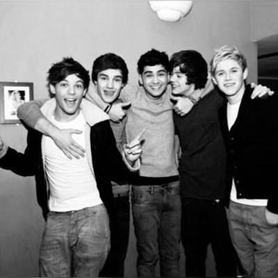 my yellow people? oh, u mean @Louis_Tomlinson and @onedirection ・she - her