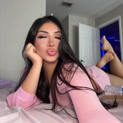 stunninalyssaa's profile picture. just a big booty latina ☺️| (nsfw content) | | dm’s are always open | enjoy the show papi | doing collabs very soon ‼️