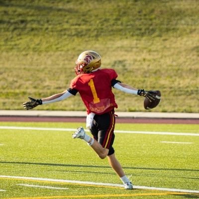 CB/WR Class of 2026
5'10 160 lbs
4.69 40 yd
33.5 inch vertical
4.0 GPA