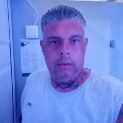 Am 43 single full time dad love my daughter it's me and her against the world family is all that matters am also a gammer on xbox ❤