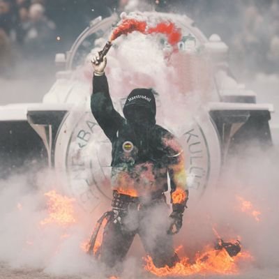 HER ŞEYDEN ÖNCE FENERBAHÇE 💛💙
AZİZ YILDIRIM 💛💙
BİRİNCİ SINIF TİCARİ DALGIÇ 🤿
ARAMA KURTARMA GÖNÜLLÜSÜ 🚨