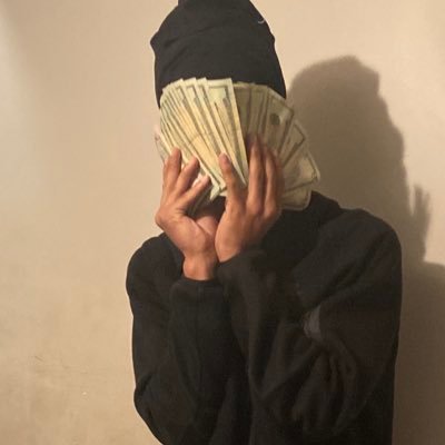 STRAIGHT MALE DONT FOLLOW ME IF U A NIGGA Im not buying shi dont ask
