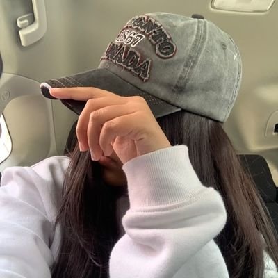 courage_on_'s profile picture. A content and model mentor