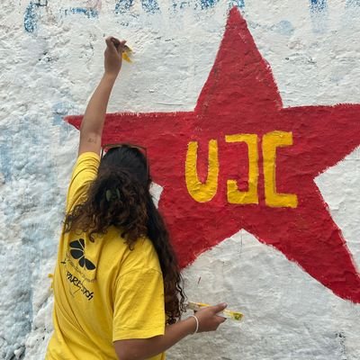 feminista♀️
@ujc_uy 🇻🇳
estudiante de ciencia política (a veces)•
de la ciudad con sueño costero•