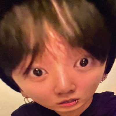 #studytwtbr | acadêmica de relações internacionais estudando para orgulhar o bts! ♡ ⠀⠀ ⠀⠀ ⠀⠀ other: @rkivestuda
