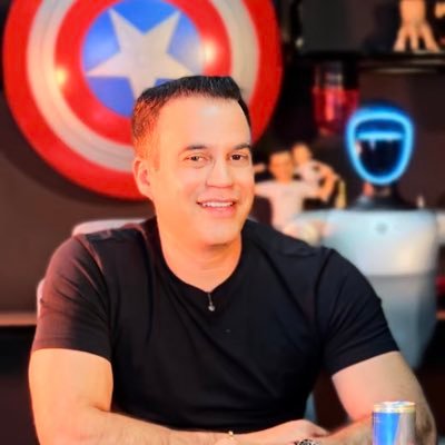 danielbezze's profile picture. Instagram | @danielbezze