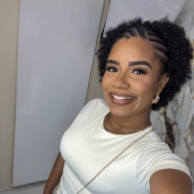 poxaaju16's profile picture. 