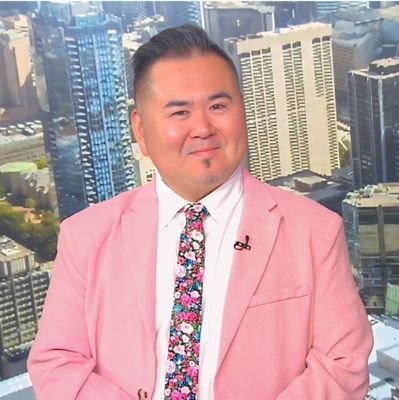 •The iconic Blogger, cited by BlogTO
•#NowReadersChoice Best Blogger
•2x Sovereign Award Winner
•Food & Entertainment Personality
•Dimple King
•beanie's Dad