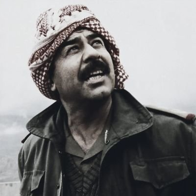 مستقيم رغم الزمان الملتوي
.
.
أبي مؤذن من 20 سنة