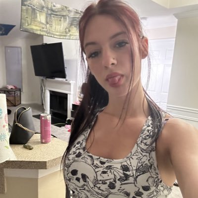 gummmy_lilyy's profile picture. Not everyone gets my DM time 😉