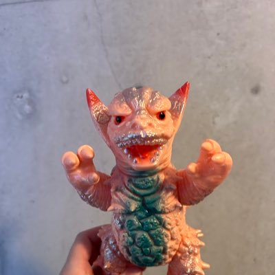 American living/working in Tokyo 🇺🇸 This account is dedicated to my toy collecting hobby; focus is American toys from the 80s/90s, and Japanese soft vinyl