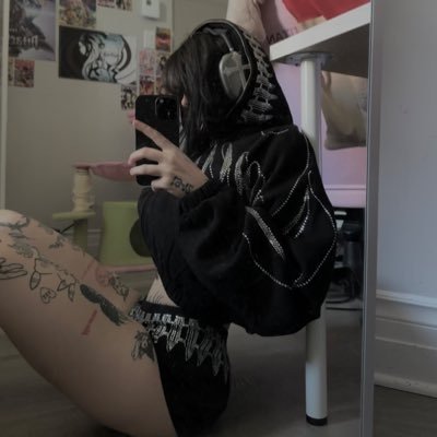 🖤 Twitch - https://t.co/0K6UNJk26q 🖤 Insta - https://t.co/FfJPgPWWSA 🖤📩 lauri@ng-influence.de