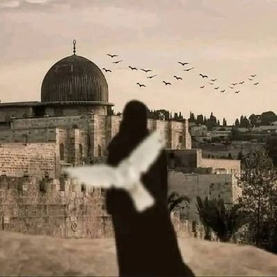 غَريبٌ عَنّي.